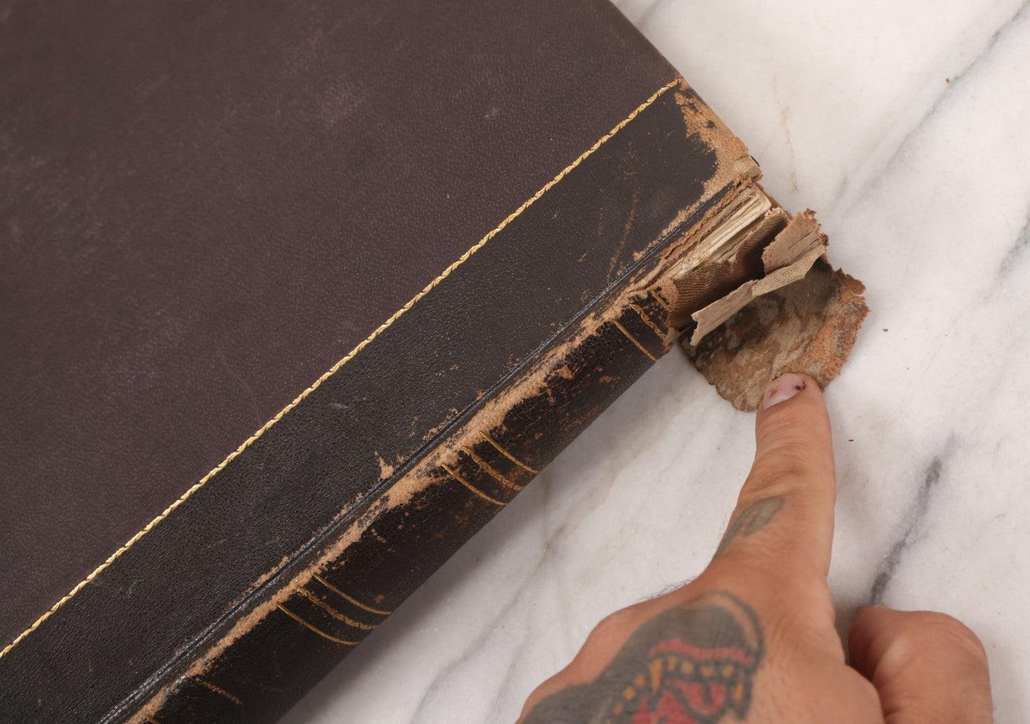 Lot 071 - Antique Photo Album With Approximately 100 Souvenir Photographs Of Landmarks In Italy, Including Churches And Cathedrals, Venice Canals, Ancient Ruins, Pompeii, Architecture, Doorways, Art And Statues