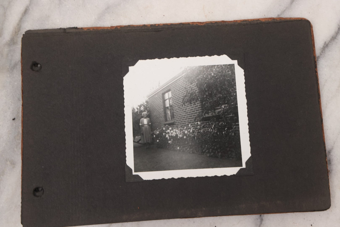 Lot 072 - Vintage Snapshot Photo Album Containing 85+ Photographs, Mostly Of Travel In Italy, Including Pompeii, Rome, Gelati Vendors, The Colosseum, Venice, As Well As Photographs Of The Netherlands, Edinburgh, And More, Note All Page Loose