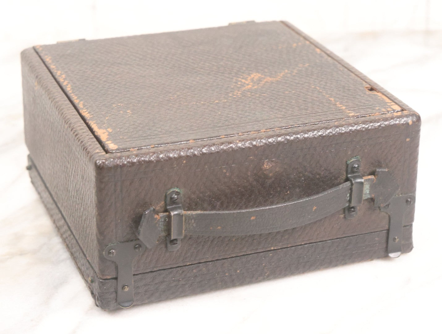 Lot 003 - Antique Cycle Poco No. 5 Folding Camera By Rochester Optical & Camera Co. With Bausch & Lomb Unicum Lens, With Three Matching Plate Holders And Original Case, Circa 1890s