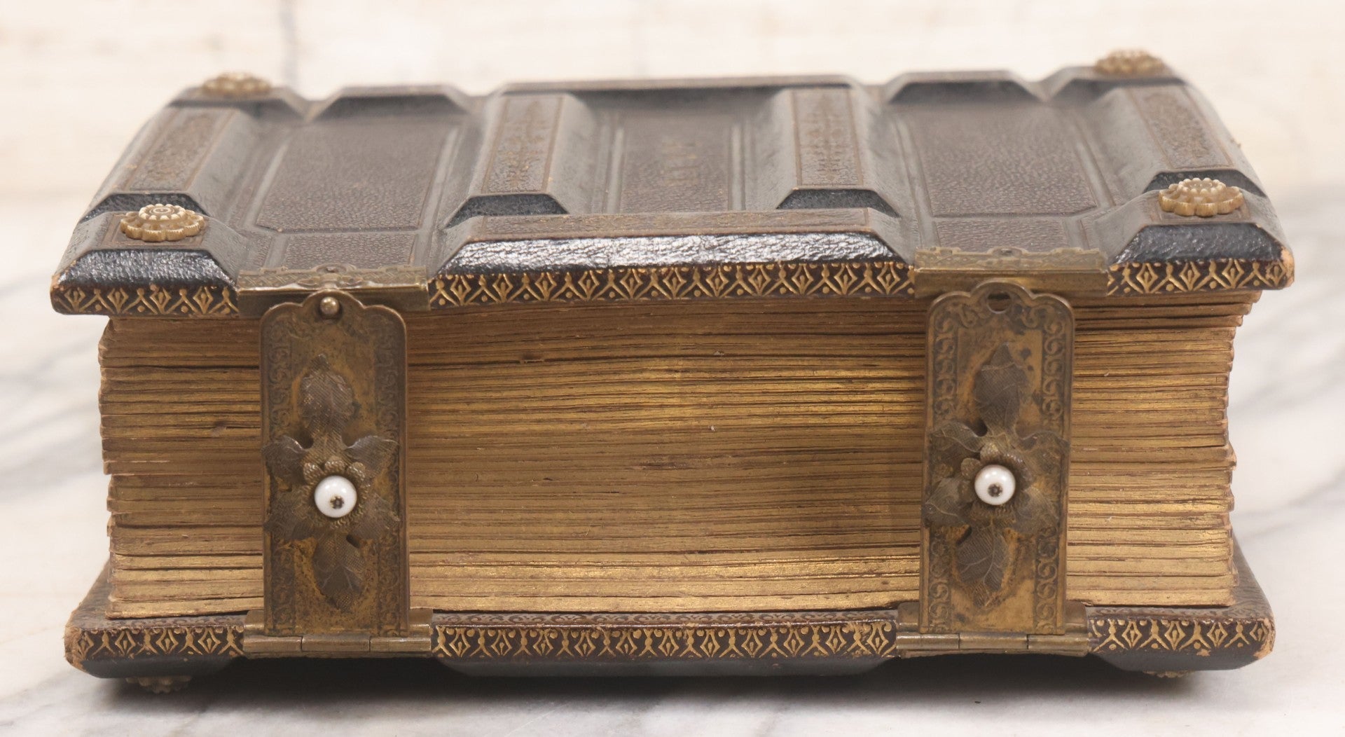 Lot 005 - Antique Unused Finely Bound Antique Photo Album For Tintype, Carte De Visite, And Cabinet Card Photographs, "The Photographic Album" Manufactured By Altemus & Co., Philadelphia, Patented July 21st, 1863, With Custom L.A.N.E. Monogram