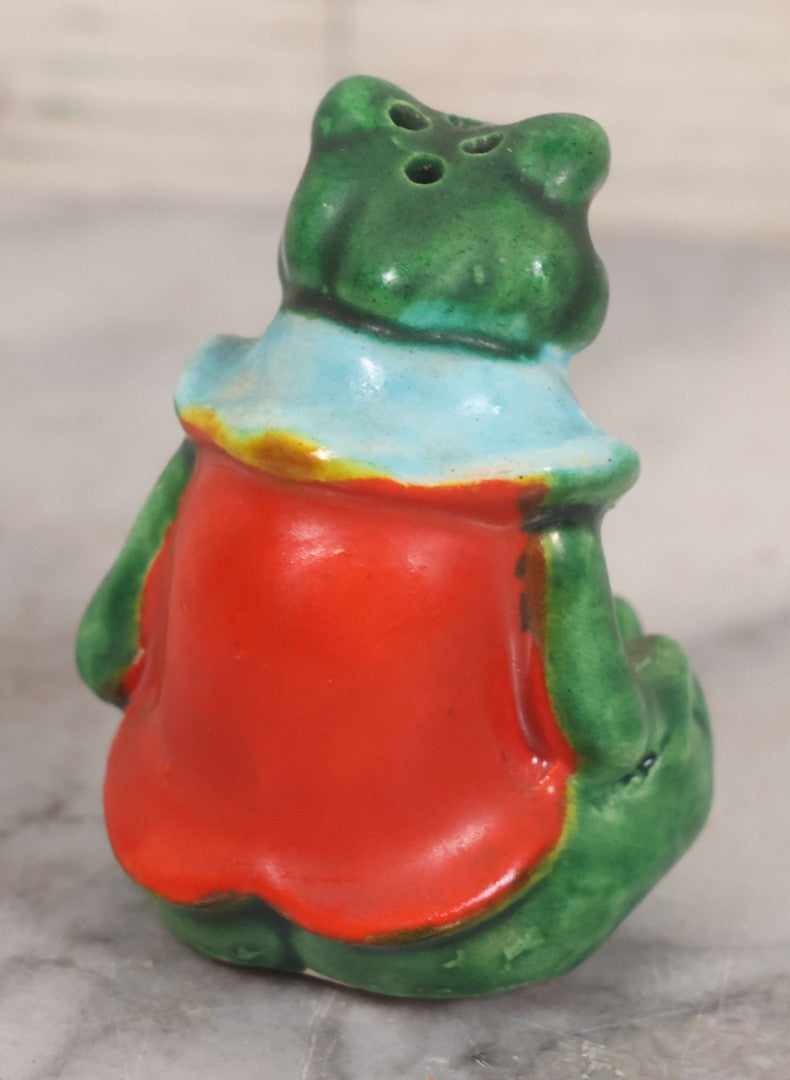 Lot 042 - Vintage Anthropomorphic Frog Sitting Cross Legged On Lily Pad Figural Salt And Pepper Shaker Pair, Made In Japan, 3-3/8" Height