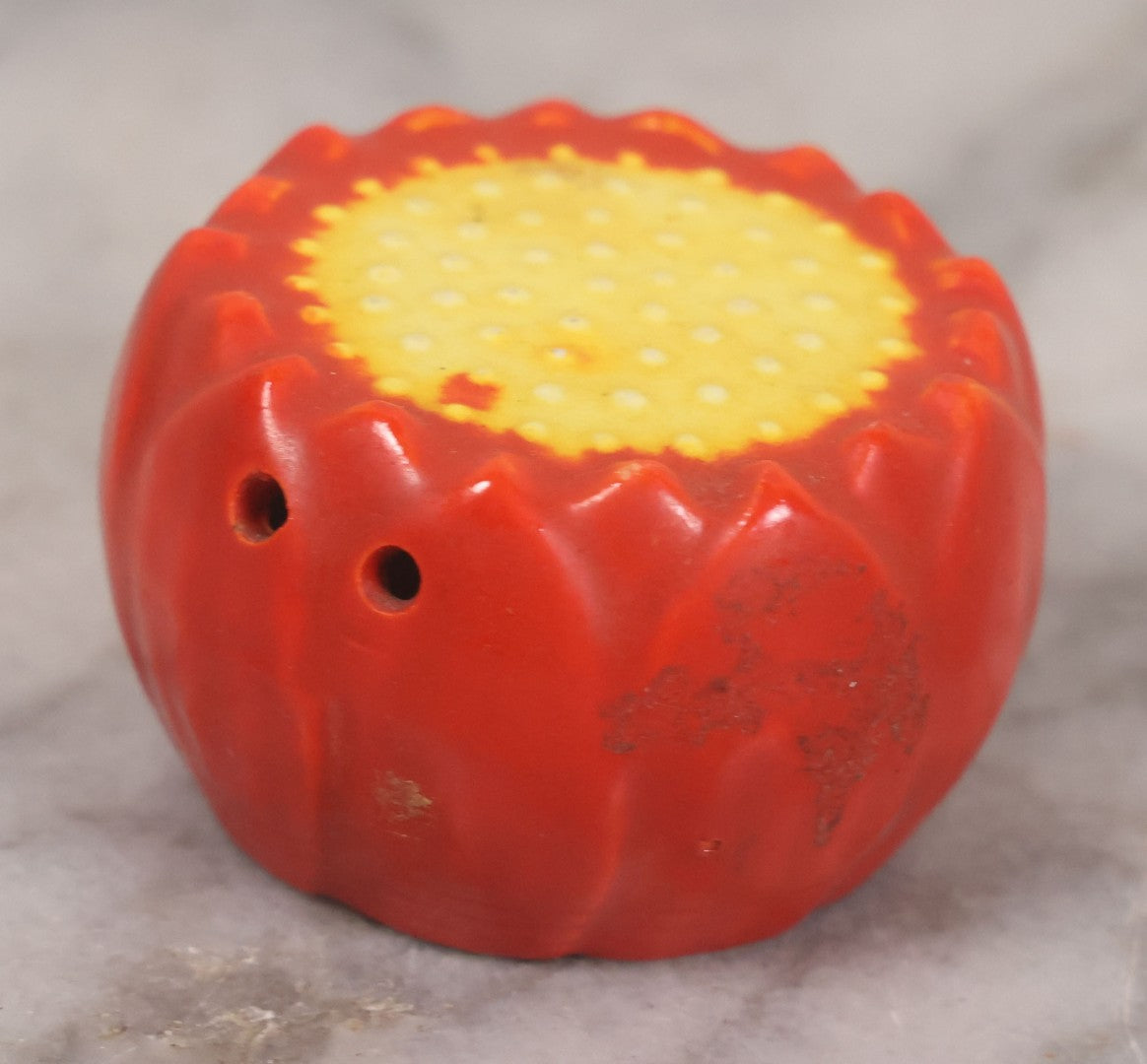 Lot 042 - Vintage Anthropomorphic Frog Sitting Cross Legged On Lily Pad Figural Salt And Pepper Shaker Pair, Made In Japan, 3-3/8" Height