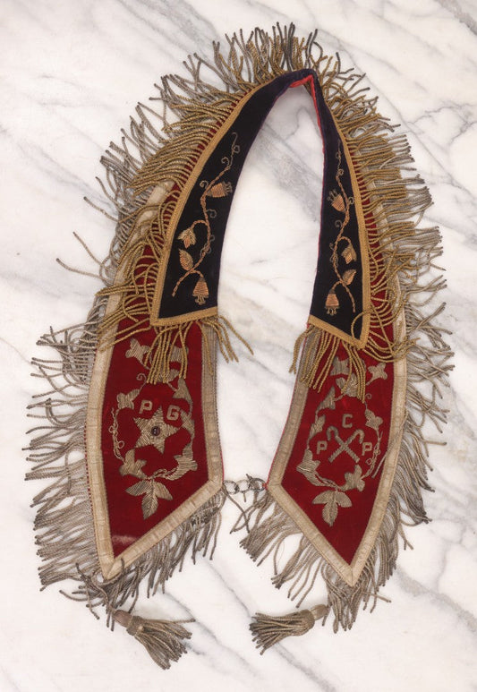 Lot 052 - Antique Odd Fellows I.O.O.F. Fraternal Sash Collar With P.G. (Past Grand) & P.C.P. (Past Chief Patriarch) Lettering, Red & Purple Velvet, Gold Toned Metal Embroidery, Fringe, Diamond Stitch Red Lining, By Ward Stilson Co., Anderson, Indiana 