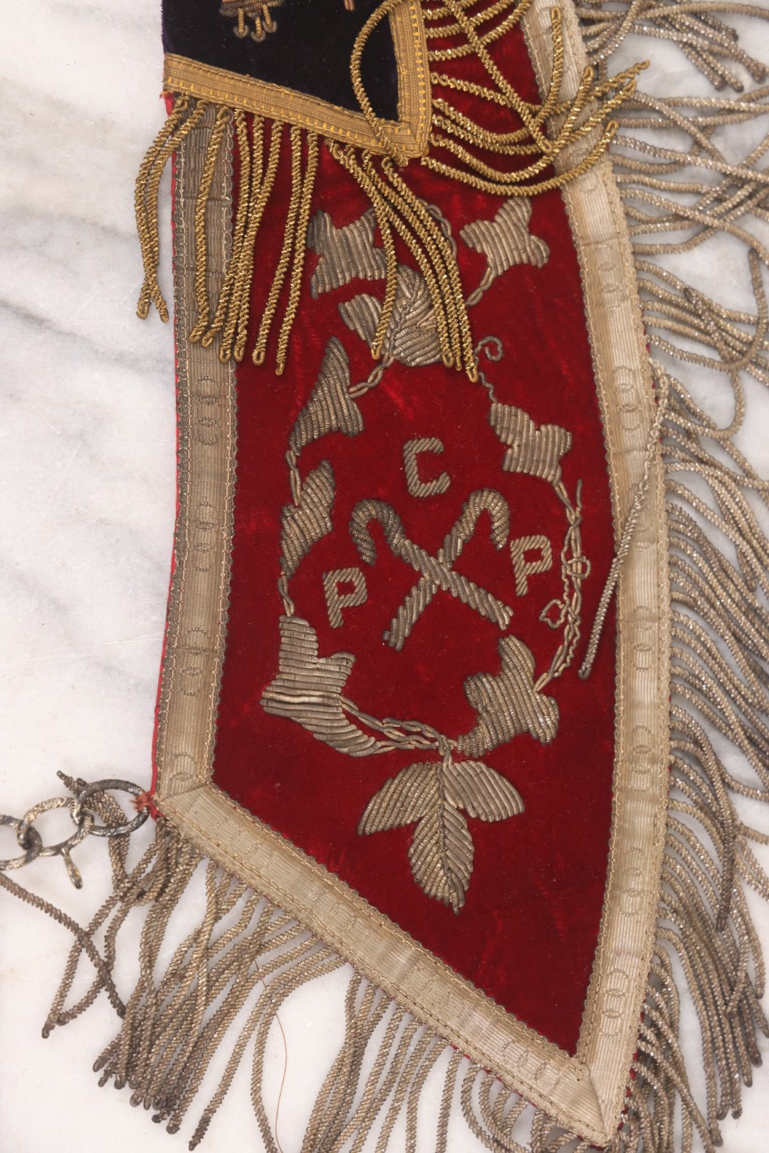 Lot 052 - Antique Odd Fellows I.O.O.F. Fraternal Sash Collar With P.G. (Past Grand) & P.C.P. (Past Chief Patriarch) Lettering, Red & Purple Velvet, Gold Toned Metal Embroidery, Fringe, Diamond Stitch Red Lining, By Ward Stilson Co., Anderson, Indiana 