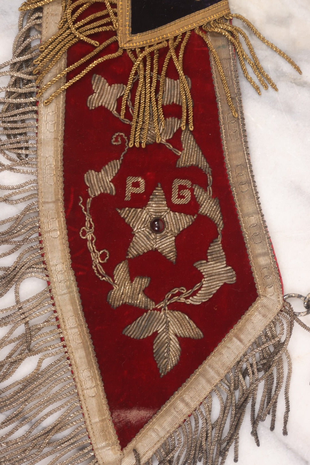 Lot 052 - Antique Odd Fellows I.O.O.F. Fraternal Sash Collar With P.G. (Past Grand) & P.C.P. (Past Chief Patriarch) Lettering, Red & Purple Velvet, Gold Toned Metal Embroidery, Fringe, Diamond Stitch Red Lining, By Ward Stilson Co., Anderson, Indiana 