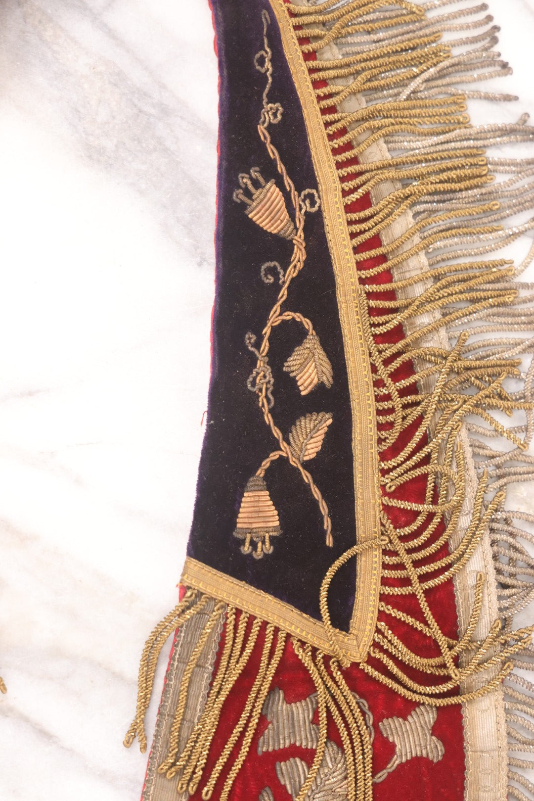 Lot 052 - Antique Odd Fellows I.O.O.F. Fraternal Sash Collar With P.G. (Past Grand) & P.C.P. (Past Chief Patriarch) Lettering, Red & Purple Velvet, Gold Toned Metal Embroidery, Fringe, Diamond Stitch Red Lining, By Ward Stilson Co., Anderson, Indiana 