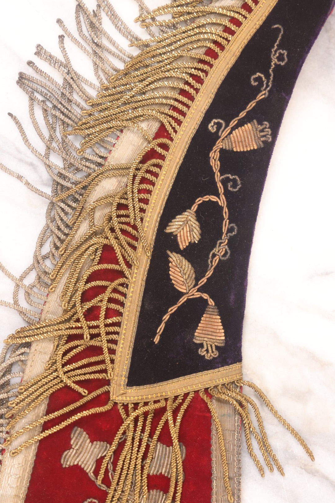 Lot 052 - Antique Odd Fellows I.O.O.F. Fraternal Sash Collar With P.G. (Past Grand) & P.C.P. (Past Chief Patriarch) Lettering, Red & Purple Velvet, Gold Toned Metal Embroidery, Fringe, Diamond Stitch Red Lining, By Ward Stilson Co., Anderson, Indiana 
