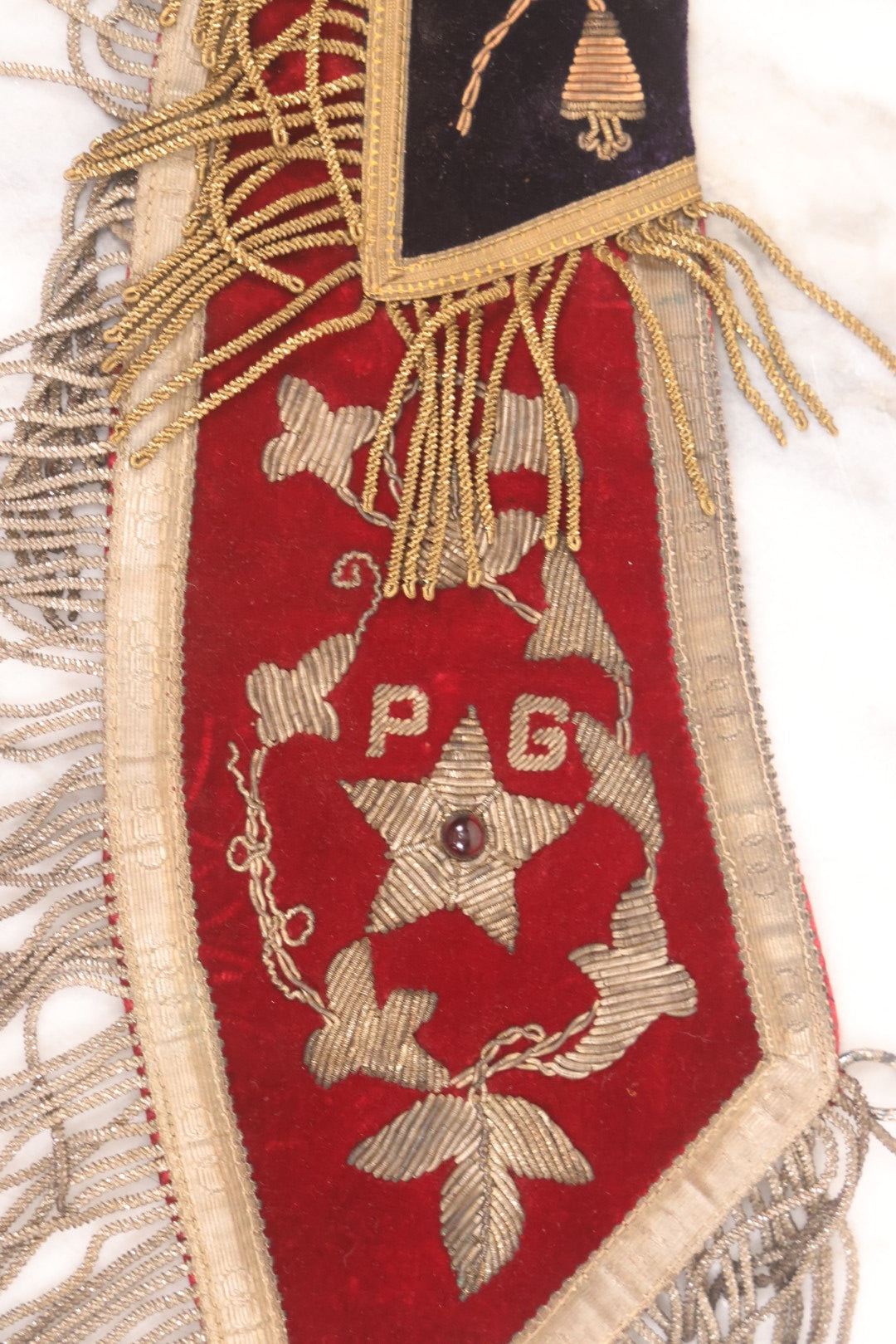 Lot 052 - Antique Odd Fellows I.O.O.F. Fraternal Sash Collar With P.G. (Past Grand) & P.C.P. (Past Chief Patriarch) Lettering, Red & Purple Velvet, Gold Toned Metal Embroidery, Fringe, Diamond Stitch Red Lining, By Ward Stilson Co., Anderson, Indiana 