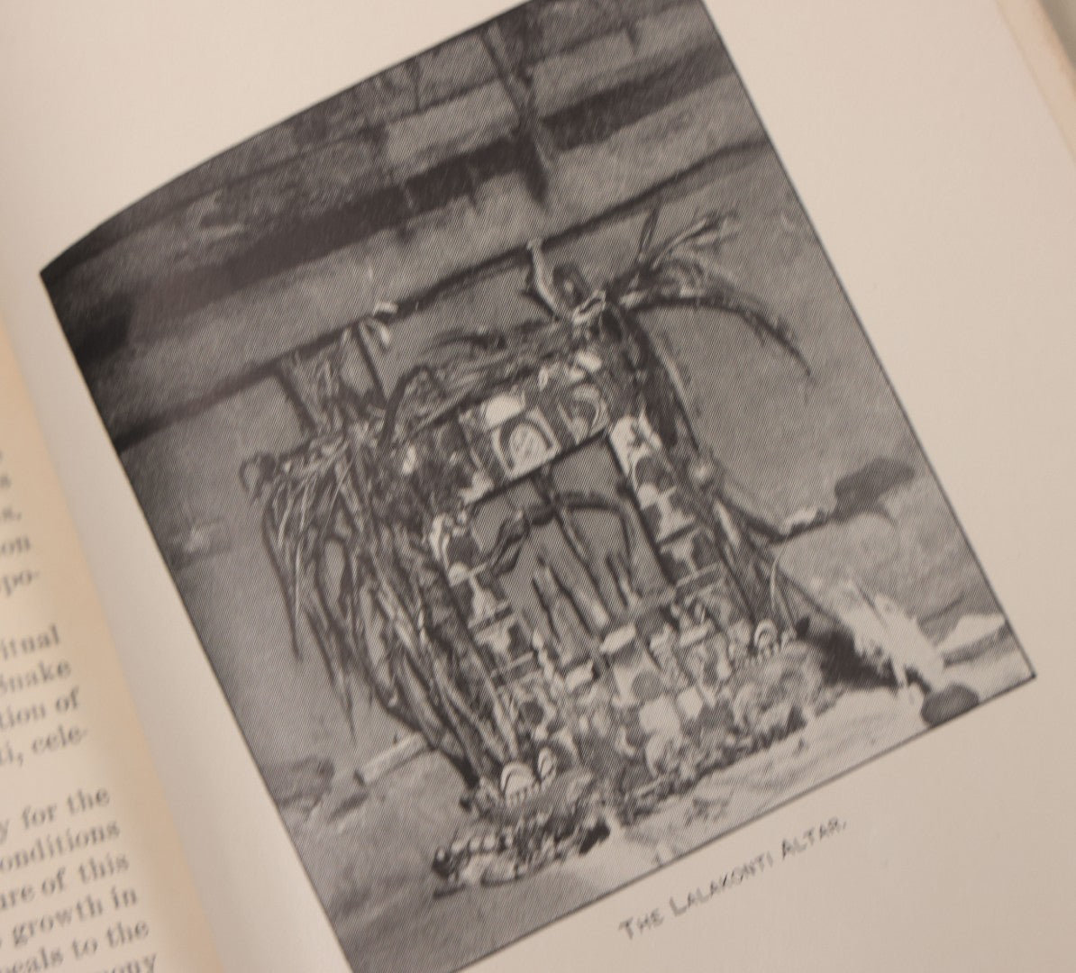 Lot 090 - "Relations Of Human Life To Environment" Antique Pamphlet Of Lectures And Reports, With Illustrations, From The Smithsonian Report For 1895, Published By The Government Printing Office, Washington, 1896