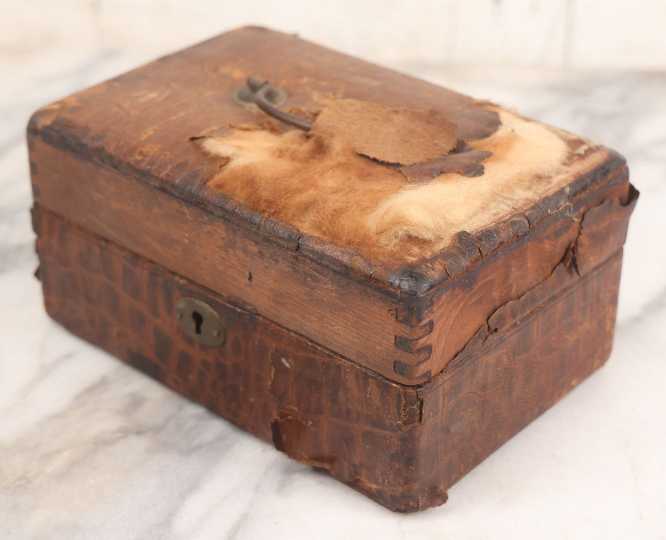 Lot 006 - Antique Traveling Apothecary Box Kit With Key, 24-Section Interior With 22 Bottles And 4 Smaller Bottles, Including Belladonna, Nux Vomica, Chamomilla, Arsenicum, And Tartarus Emeticus, Boericke & Tafel Homeopathic Pharmacy, New York & Chicago