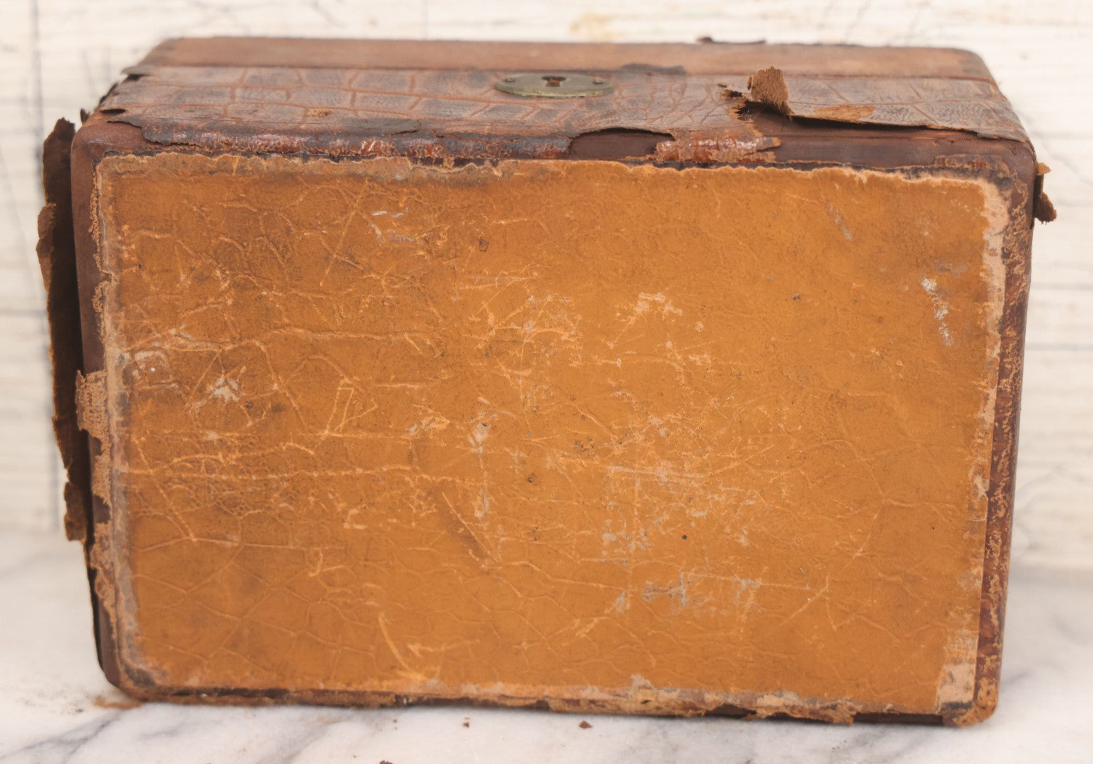 Lot 006 - Antique Traveling Apothecary Box Kit With Key, 24-Section Interior With 22 Bottles And 4 Smaller Bottles, Including Belladonna, Nux Vomica, Chamomilla, Arsenicum, And Tartarus Emeticus, Boericke & Tafel Homeopathic Pharmacy, New York & Chicago