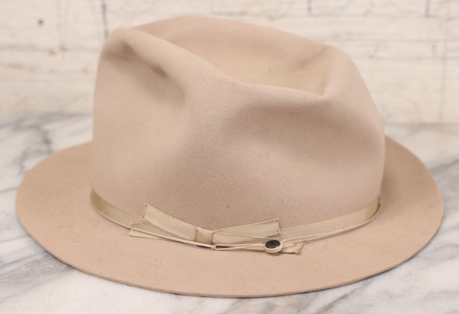 Lot 026 - Vintage Beige Stetson Royal Deluxe Hat With Brown Leather Interior Band, John B. Stetson Company, Sold By Al. Bass The Clothier, Findlay, Ohio