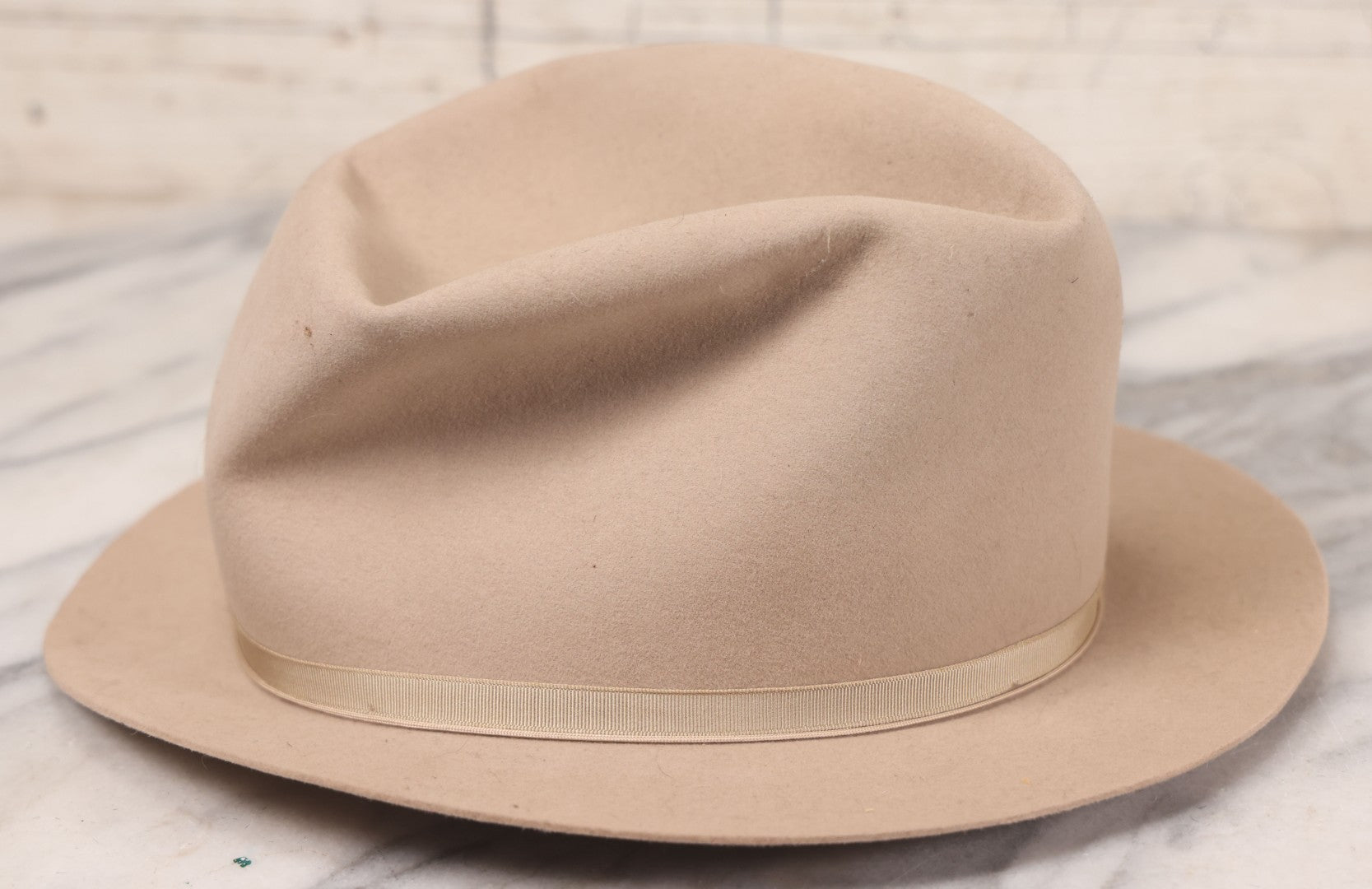 Lot 026 - Vintage Beige Stetson Royal Deluxe Hat With Brown Leather Interior Band, John B. Stetson Company, Sold By Al. Bass The Clothier, Findlay, Ohio