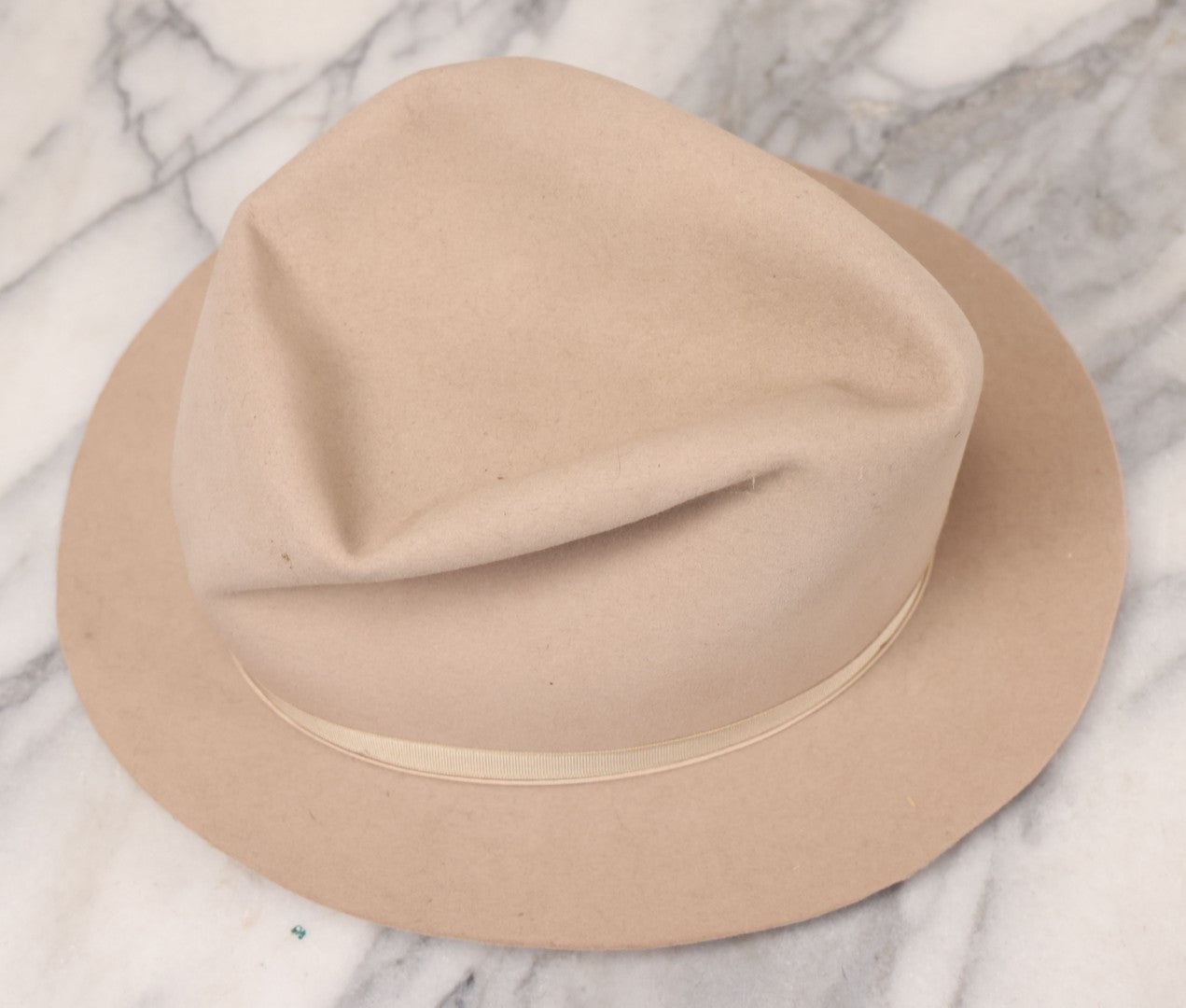 Lot 026 - Vintage Beige Stetson Royal Deluxe Hat With Brown Leather Interior Band, John B. Stetson Company, Sold By Al. Bass The Clothier, Findlay, Ohio