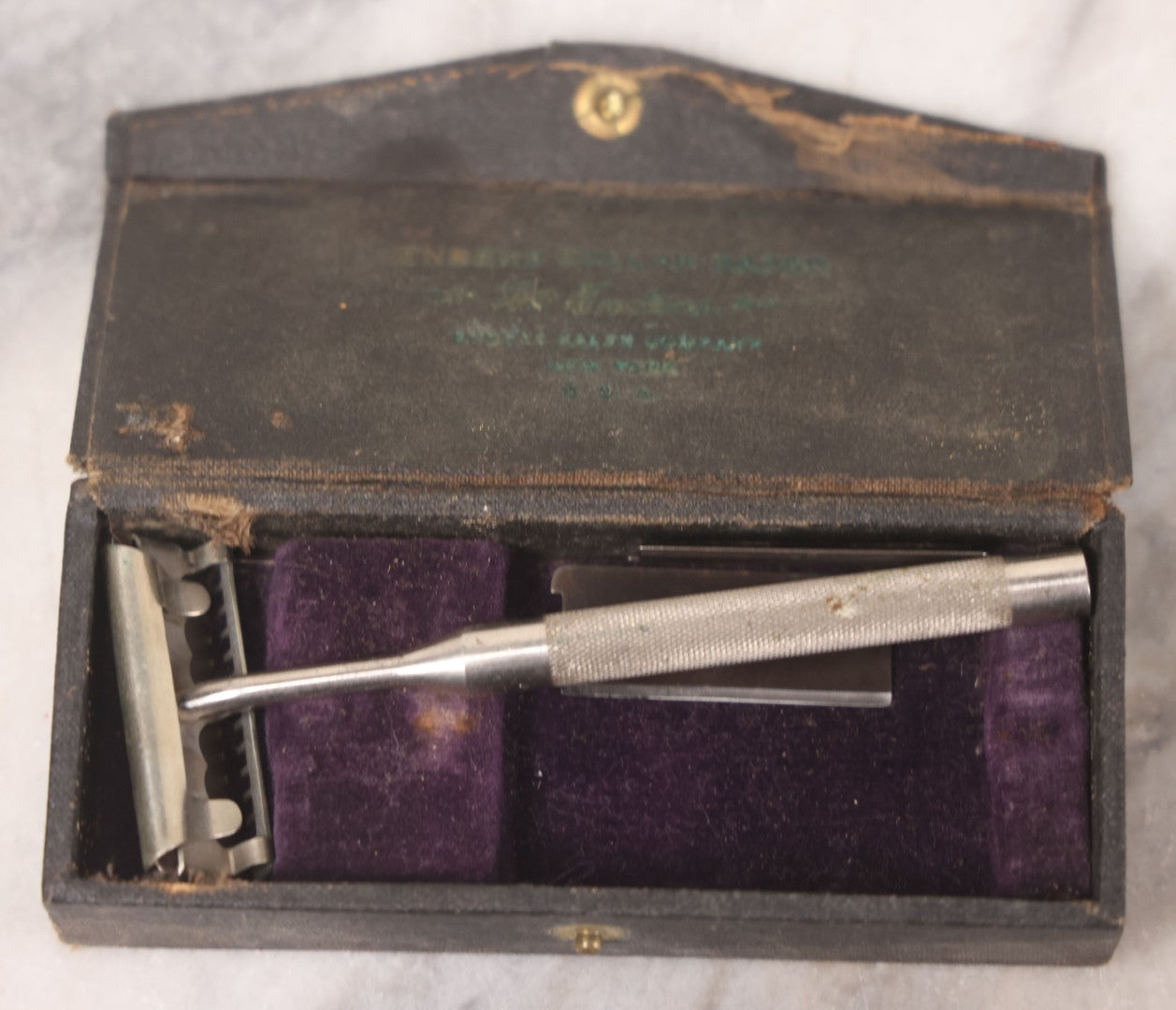 Lot 036 - Vintage Men's Shaving Lot Including French Gillette Lames Bleue Extra Advertising Ramasse-Monnaie (Change Tray) With Hinged Lid, Mid-20th Century, And Wm. Enders Single Edge Safety Razor In Case With Blades