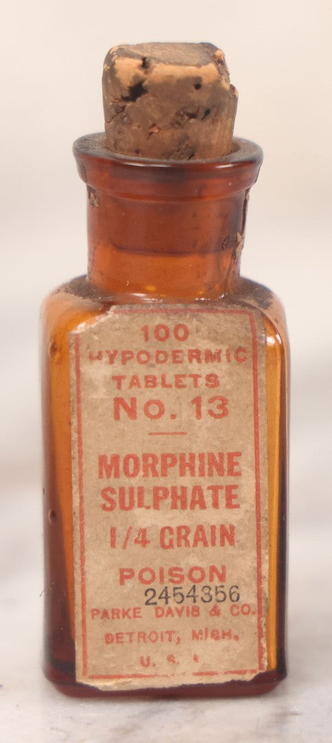 Lot 054 - Antique Parke, Davis & Co. “Morphine Sulfate" Amber Glass Bottle, "100 Hypodermic Tablets, No. 13, 1/4 Grain, Poison," Detroit, Michigan, 2-1/4" H