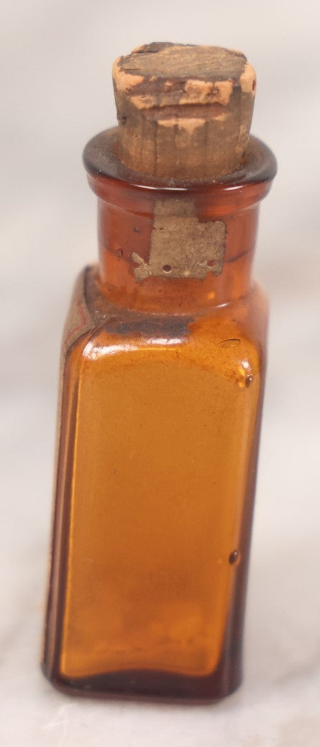 Lot 054 - Antique Parke, Davis & Co. “Morphine Sulfate" Amber Glass Bottle, "100 Hypodermic Tablets, No. 13, 1/4 Grain, Poison," Detroit, Michigan, 2-1/4" H