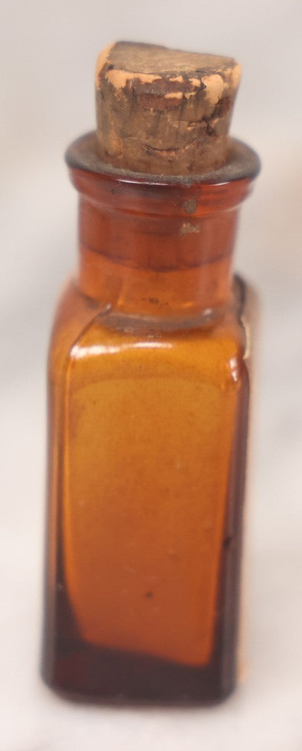 Lot 054 - Antique Parke, Davis & Co. “Morphine Sulfate" Amber Glass Bottle, "100 Hypodermic Tablets, No. 13, 1/4 Grain, Poison," Detroit, Michigan, 2-1/4" H
