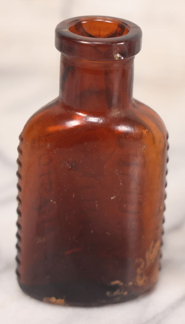 Lot 068 - Grouping Of Five Antique Amber Glass Poison Bottles With Horizontal Poison Ribs, Including Faded Eli Lilly & Co. Label And Kern Pharmacy Label, Flushing, New York, One With Eli Lilly & Co. Atropine Sulphate Label, And Three Without Labels