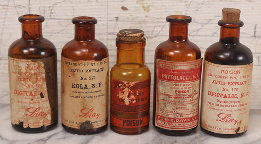 Lot 074 - Grouping Of Five Antique Amber Glass Bottles Including Digitalis From Eli Lilly & Co., Indianapolis, Phytolacca From Parke, Davis & Co., Detroit, De Mercure Codex 1908, And Kola From Eli Lilly & Co., And Others