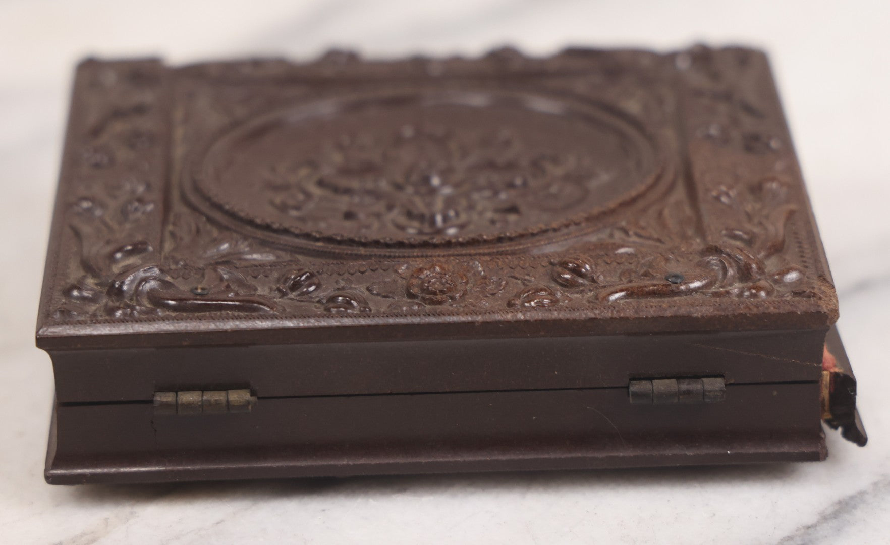 Lot 094 - Antique 1/6th Plate Daguerreotype Photograph Of Man In Full Thermoplastic Case With Abstract Floral Design, Brass Mat, Dark Red Cushion, Heavily Speckled Surface Of Photograph, Note Damage To Case