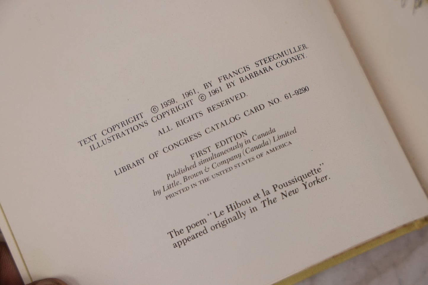 Lot 115 - "Le Hibou Et La Poussiquette" First Edition Children's Book By Francis Steegmuller, French Translation Of Edward Lear's "The Owl And The Pussy-Cat," Illustrated By Barbara Cooney, Published By Little, Brown & Co., Boston & Toronto, 1961