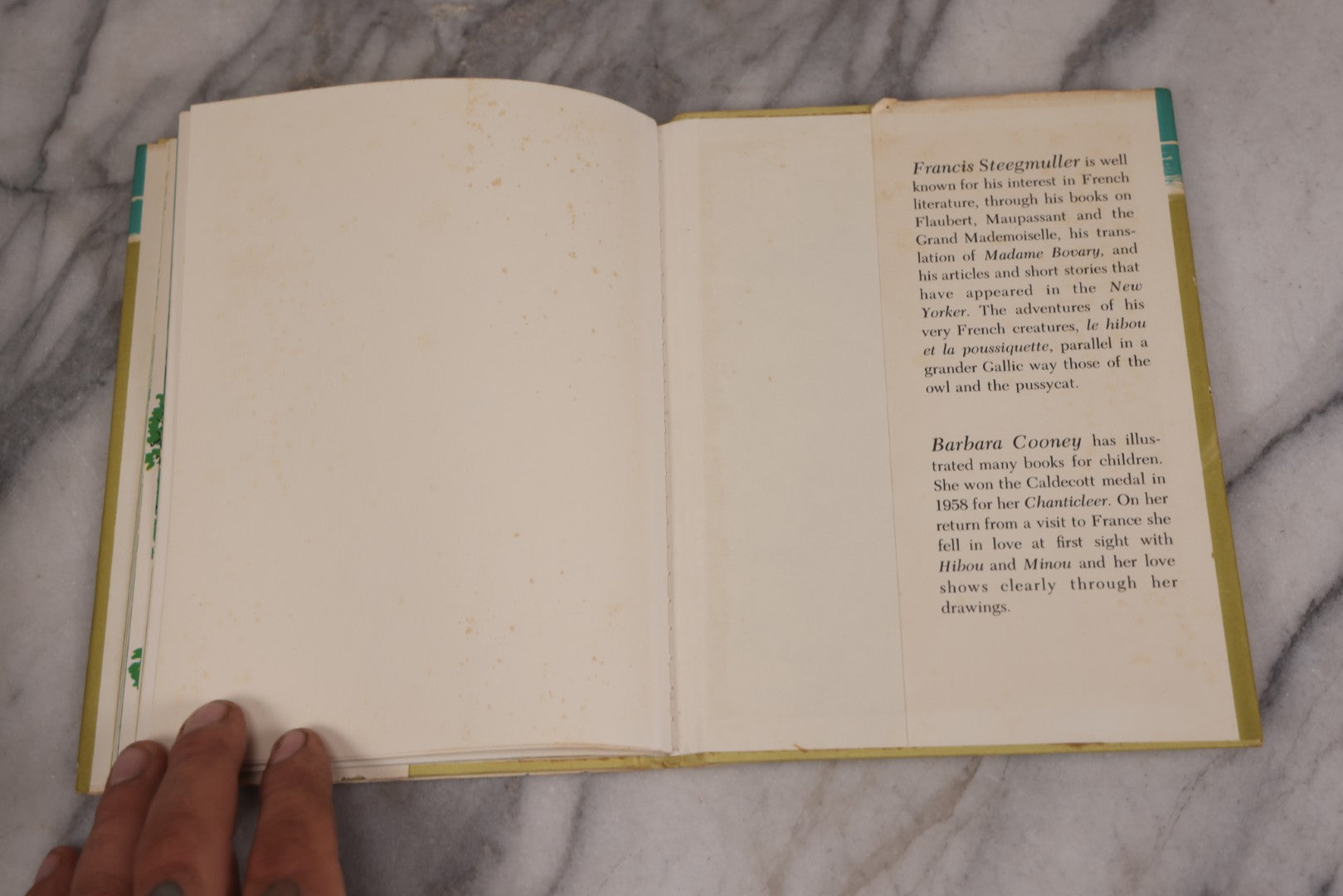 Lot 115 - "Le Hibou Et La Poussiquette" First Edition Children's Book By Francis Steegmuller, French Translation Of Edward Lear's "The Owl And The Pussy-Cat," Illustrated By Barbara Cooney, Published By Little, Brown & Co., Boston & Toronto, 1961