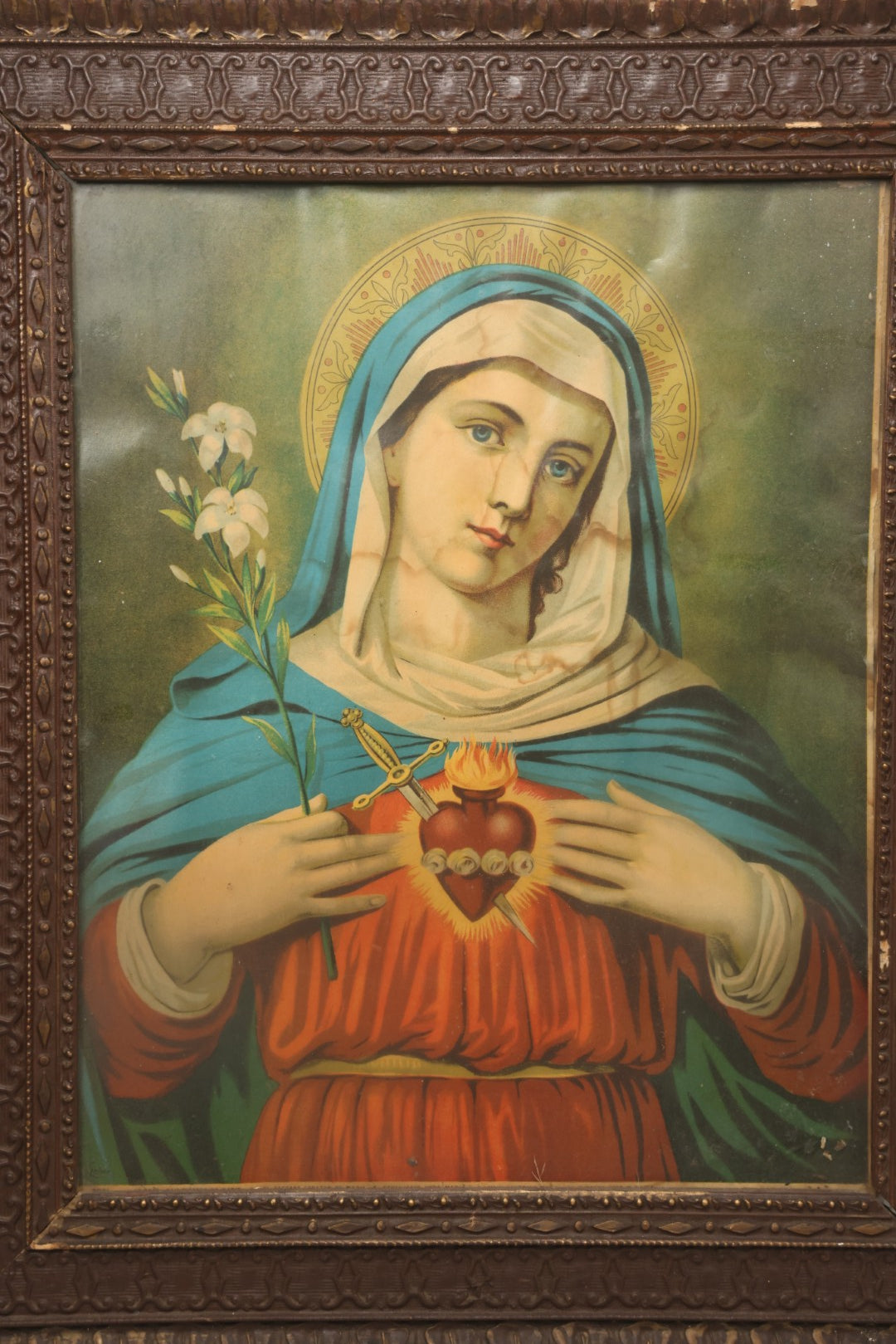 Lot 004 - Pair Of Antique Religious Devotional Chromolithograph Prints Depicting The Immaculate Heart Of The Mary And Jesus Christ, In Matching Gesso Frames, 22-3/4" x 26-5/8" Each