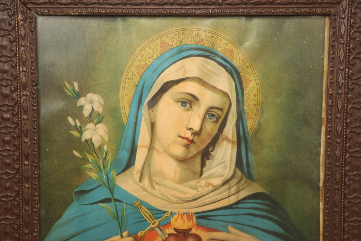 Lot 004 - Pair Of Antique Religious Devotional Chromolithograph Prints Depicting The Immaculate Heart Of The Mary And Jesus Christ, In Matching Gesso Frames, 22-3/4" x 26-5/8" Each