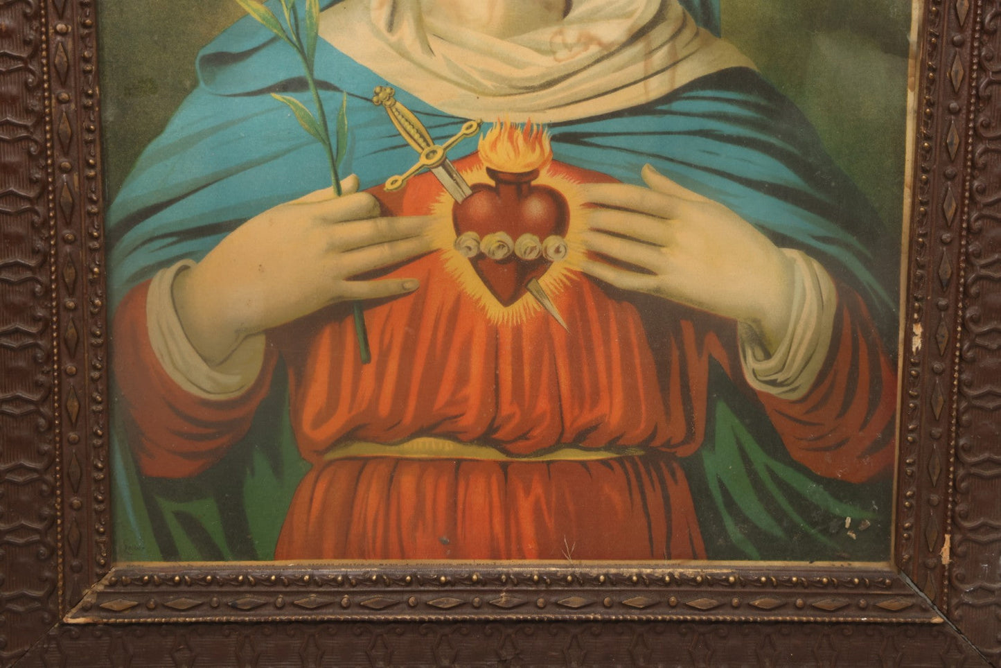 Lot 004 - Pair Of Antique Religious Devotional Chromolithograph Prints Depicting The Immaculate Heart Of The Mary And Jesus Christ, In Matching Gesso Frames, 22-3/4" x 26-5/8" Each