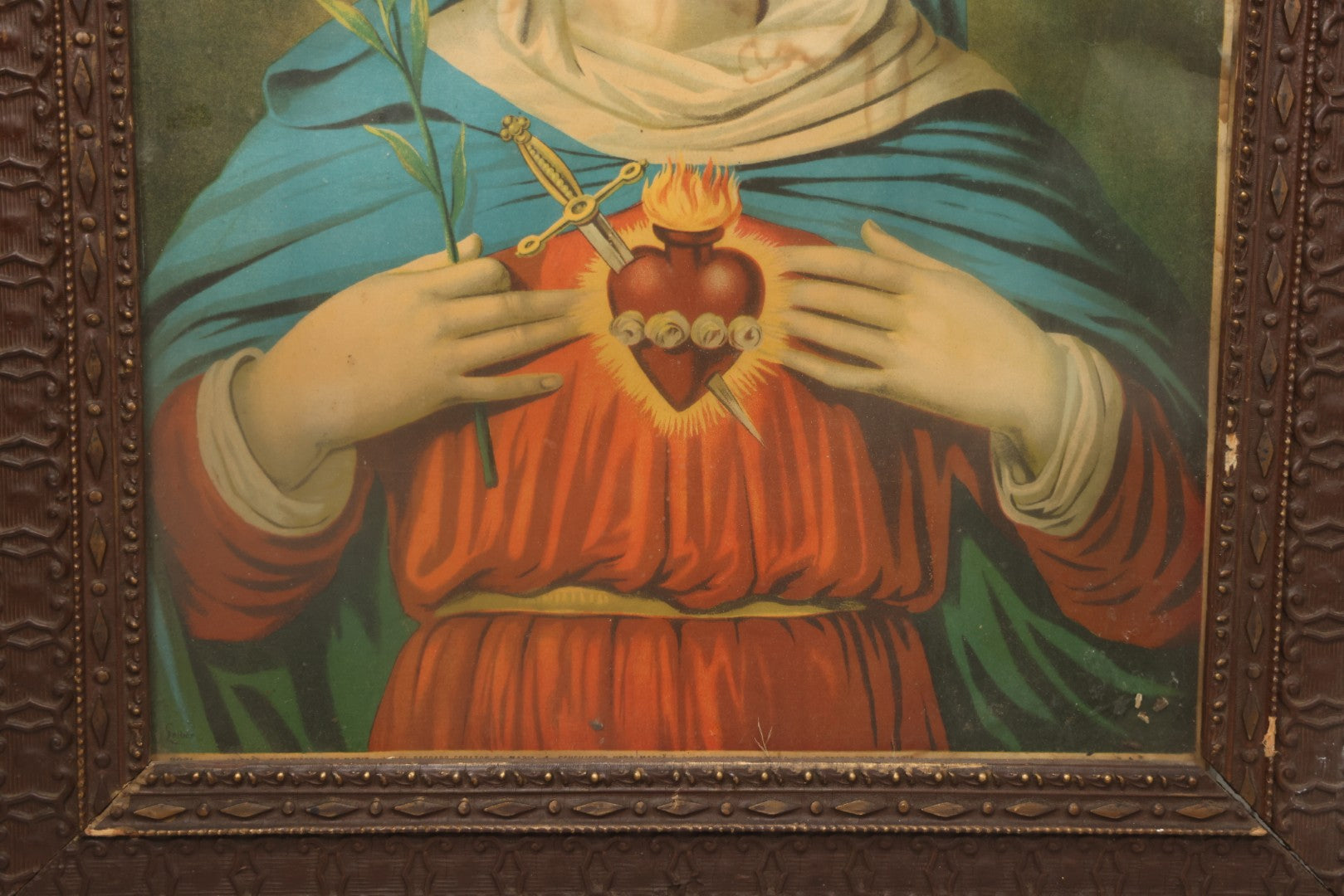 Lot 004 - Pair Of Antique Religious Devotional Chromolithograph Prints Depicting The Immaculate Heart Of The Mary And Jesus Christ, In Matching Gesso Frames, 22-3/4" x 26-5/8" Each