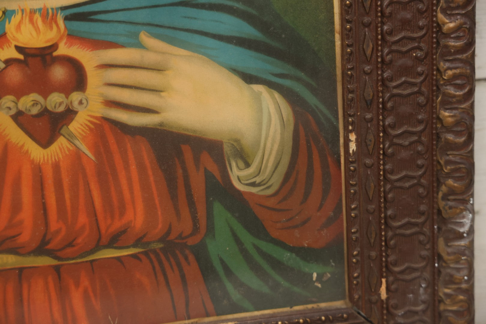 Lot 004 - Pair Of Antique Religious Devotional Chromolithograph Prints Depicting The Immaculate Heart Of The Mary And Jesus Christ, In Matching Gesso Frames, 22-3/4" x 26-5/8" Each