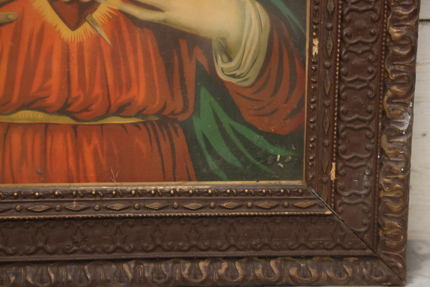 Lot 004 - Pair Of Antique Religious Devotional Chromolithograph Prints Depicting The Immaculate Heart Of The Mary And Jesus Christ, In Matching Gesso Frames, 22-3/4" x 26-5/8" Each