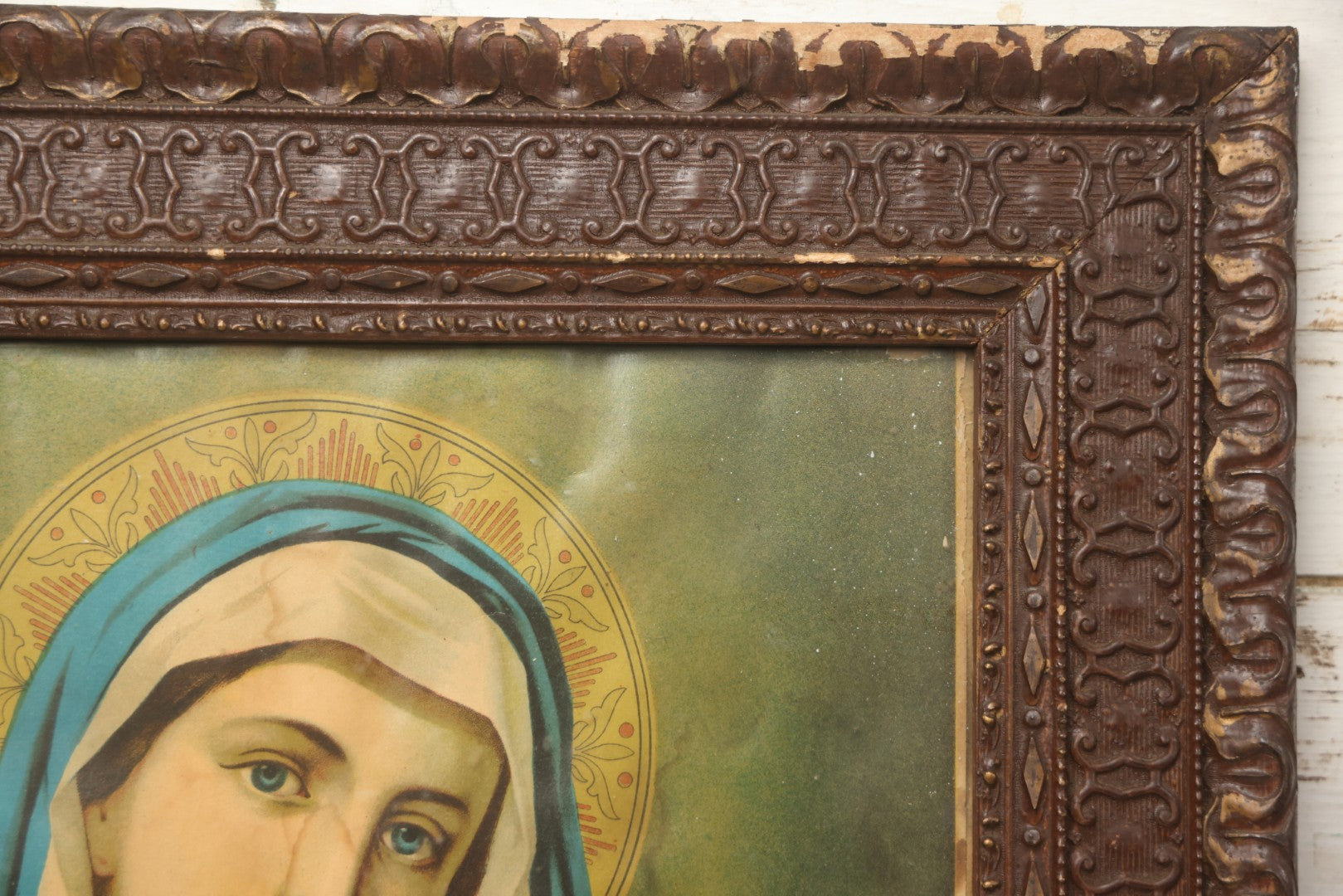 Lot 004 - Pair Of Antique Religious Devotional Chromolithograph Prints Depicting The Immaculate Heart Of The Mary And Jesus Christ, In Matching Gesso Frames, 22-3/4" x 26-5/8" Each