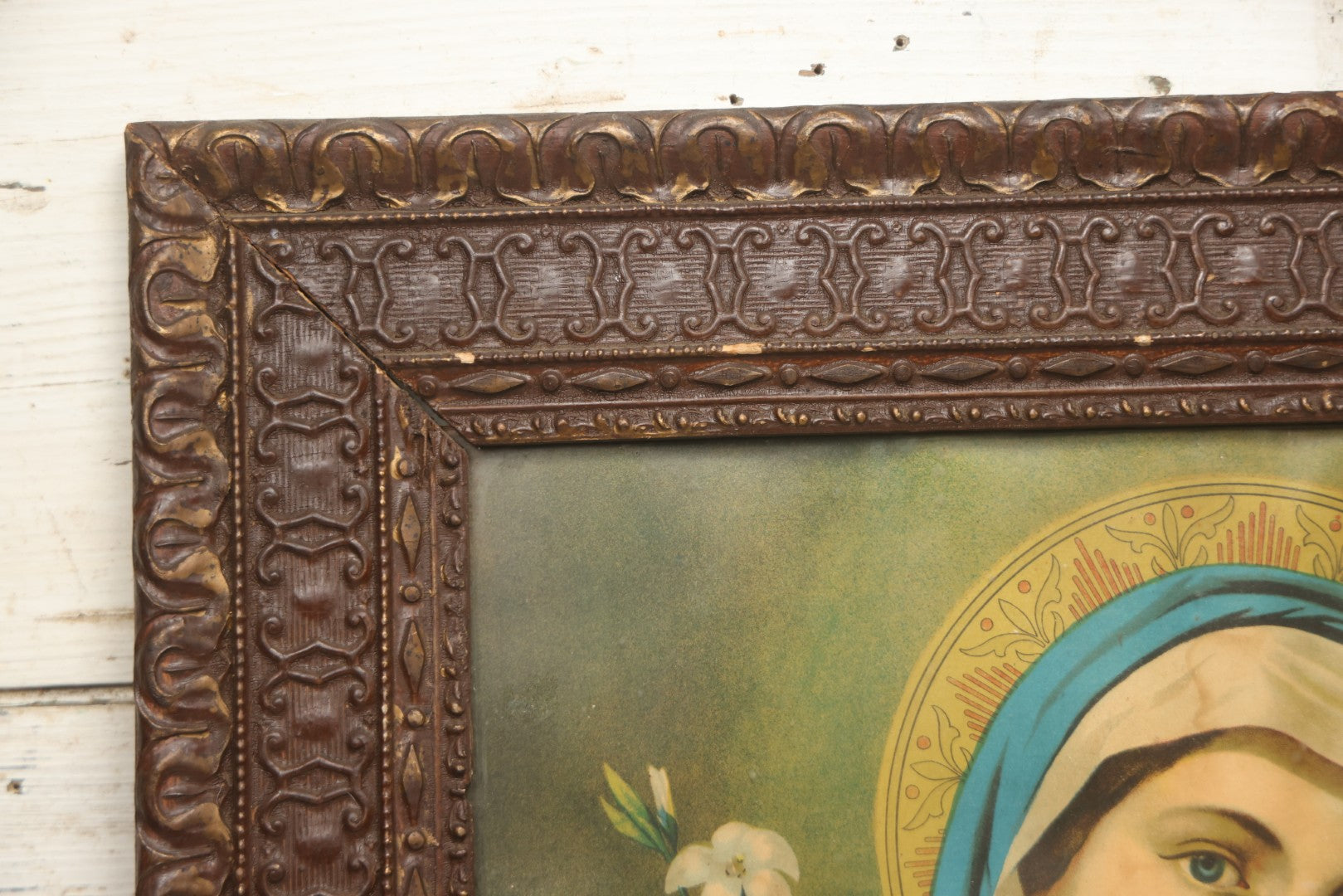 Lot 004 - Pair Of Antique Religious Devotional Chromolithograph Prints Depicting The Immaculate Heart Of The Mary And Jesus Christ, In Matching Gesso Frames, 22-3/4" x 26-5/8" Each