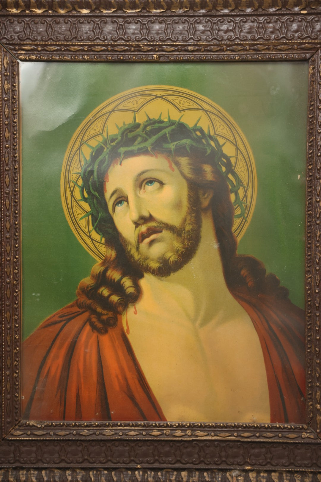 Lot 004 - Pair Of Antique Religious Devotional Chromolithograph Prints Depicting The Immaculate Heart Of The Mary And Jesus Christ, In Matching Gesso Frames, 22-3/4" x 26-5/8" Each