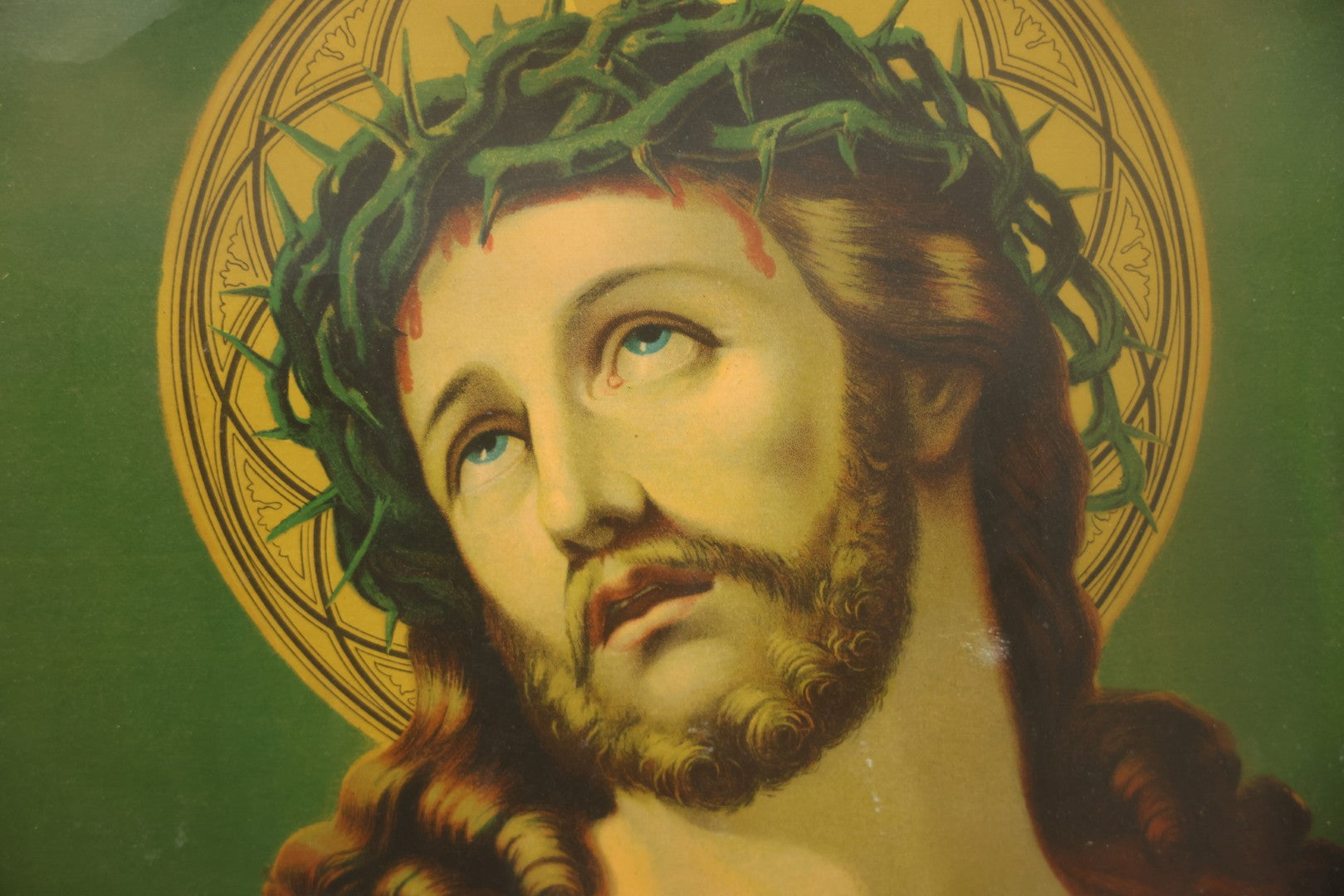 Lot 004 - Pair Of Antique Religious Devotional Chromolithograph Prints Depicting The Immaculate Heart Of The Mary And Jesus Christ, In Matching Gesso Frames, 22-3/4" x 26-5/8" Each