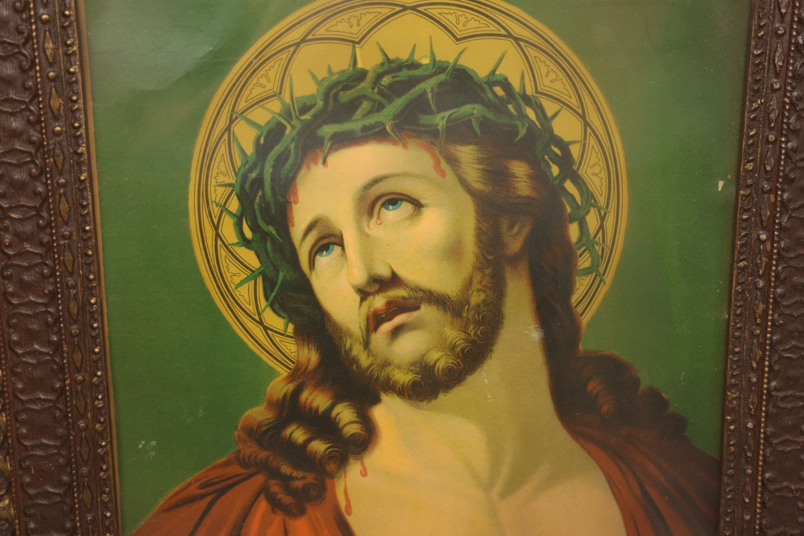 Lot 004 - Pair Of Antique Religious Devotional Chromolithograph Prints Depicting The Immaculate Heart Of The Mary And Jesus Christ, In Matching Gesso Frames, 22-3/4" x 26-5/8" Each