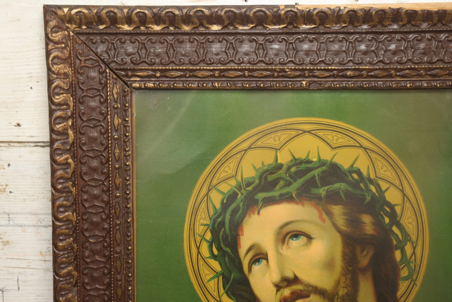 Lot 004 - Pair Of Antique Religious Devotional Chromolithograph Prints Depicting The Immaculate Heart Of The Mary And Jesus Christ, In Matching Gesso Frames, 22-3/4" x 26-5/8" Each