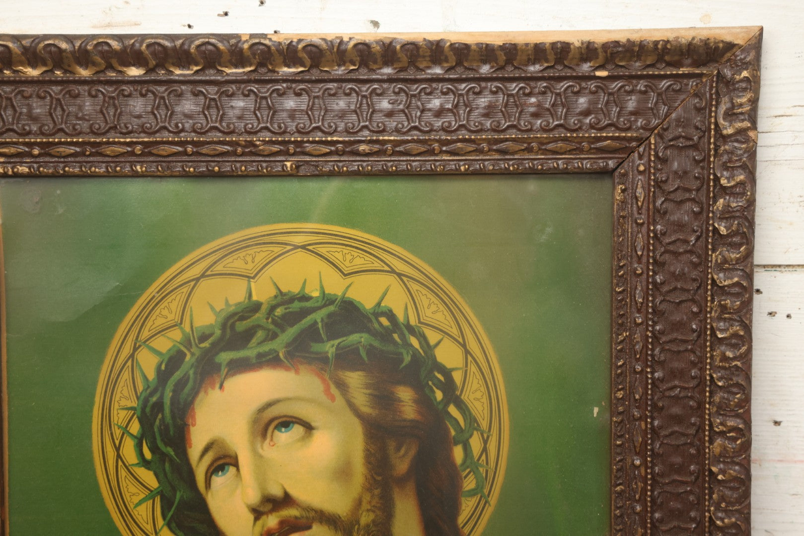 Lot 004 - Pair Of Antique Religious Devotional Chromolithograph Prints Depicting The Immaculate Heart Of The Mary And Jesus Christ, In Matching Gesso Frames, 22-3/4" x 26-5/8" Each