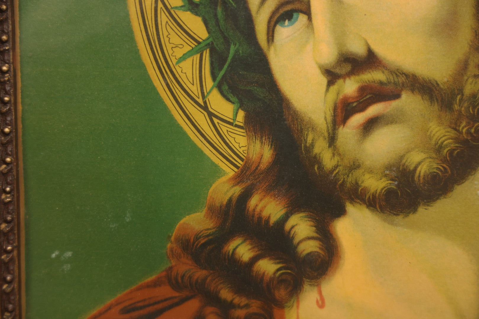 Lot 004 - Pair Of Antique Religious Devotional Chromolithograph Prints Depicting The Immaculate Heart Of The Mary And Jesus Christ, In Matching Gesso Frames, 22-3/4" x 26-5/8" Each