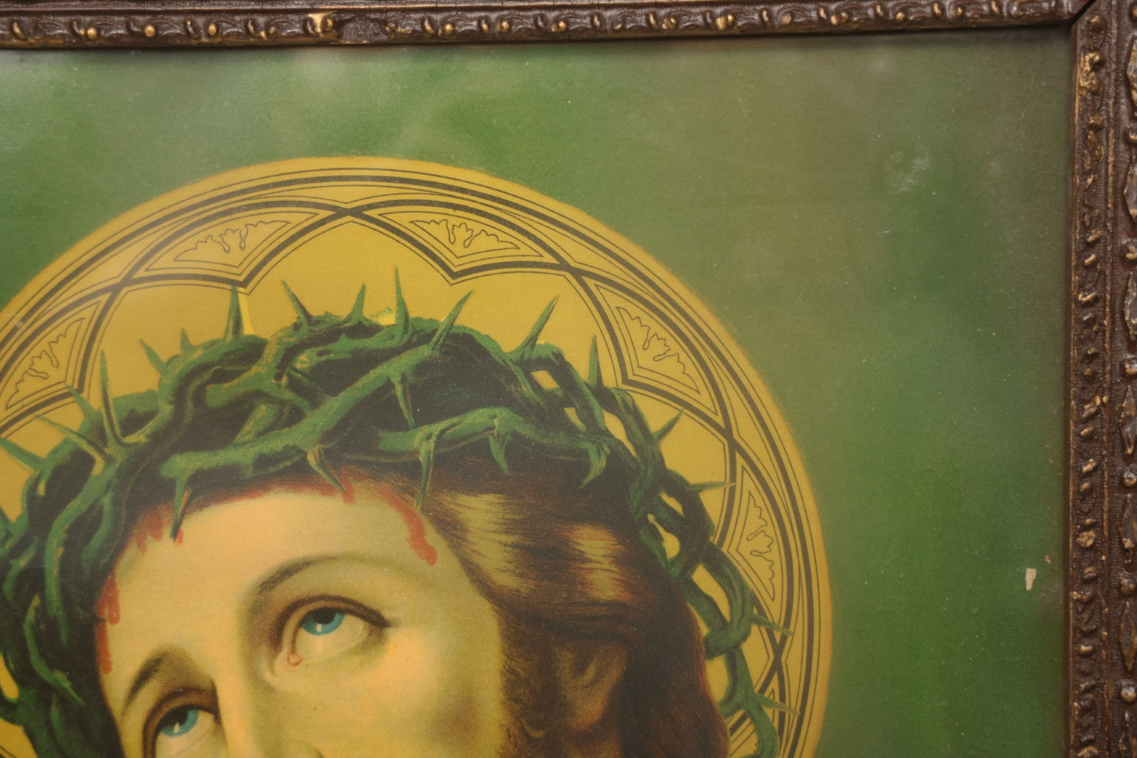 Lot 004 - Pair Of Antique Religious Devotional Chromolithograph Prints Depicting The Immaculate Heart Of The Mary And Jesus Christ, In Matching Gesso Frames, 22-3/4" x 26-5/8" Each