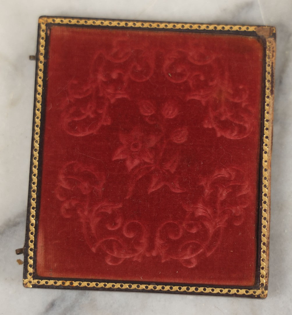 Lot 016 - Antique 1/6th Plate Daguerreotype Photograph Of The Edwards Twins, Ella nd Emma, Born 1851, In Full Split Leatherette Union Case