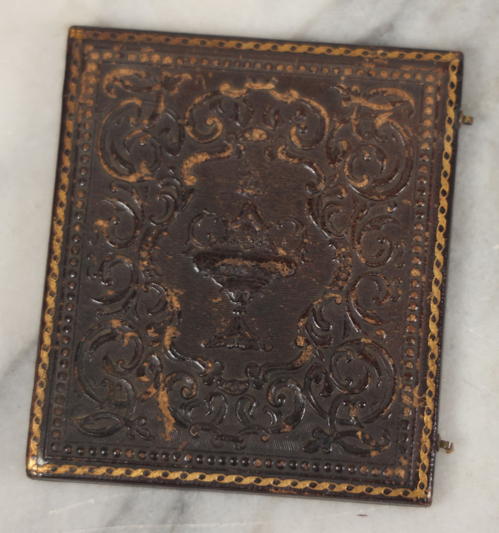 Lot 016 - Antique 1/6th Plate Daguerreotype Photograph Of The Edwards Twins, Ella nd Emma, Born 1851, In Full Split Leatherette Union Case