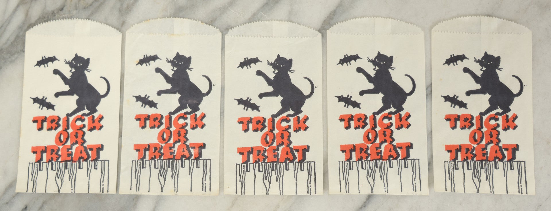 Lot 036 - Grouping Of Five N.O.S. New Old Stock Vintage Halloween Trick-Or-Treat Bags With Black Cat On Fence And Bats Design