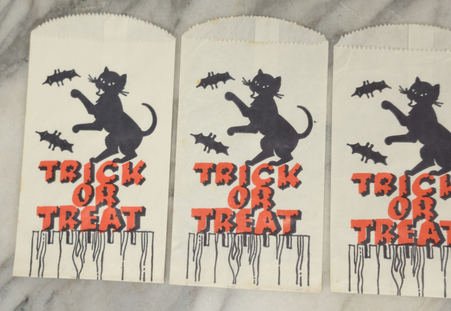Lot 036 - Grouping Of Five N.O.S. New Old Stock Vintage Halloween Trick-Or-Treat Bags With Black Cat On Fence And Bats Design