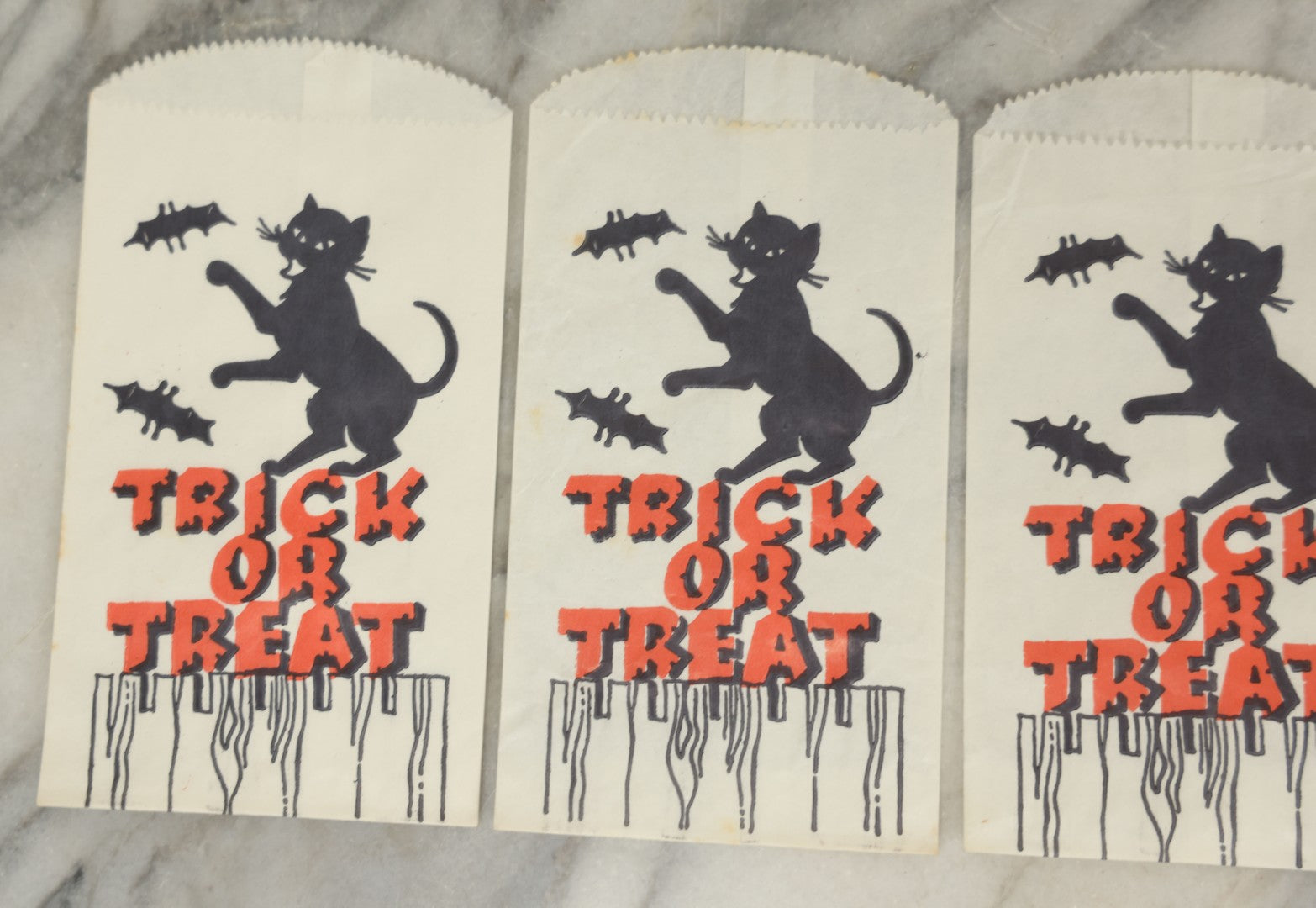 Lot 036 - Grouping Of Five N.O.S. New Old Stock Vintage Halloween Trick-Or-Treat Bags With Black Cat On Fence And Bats Design