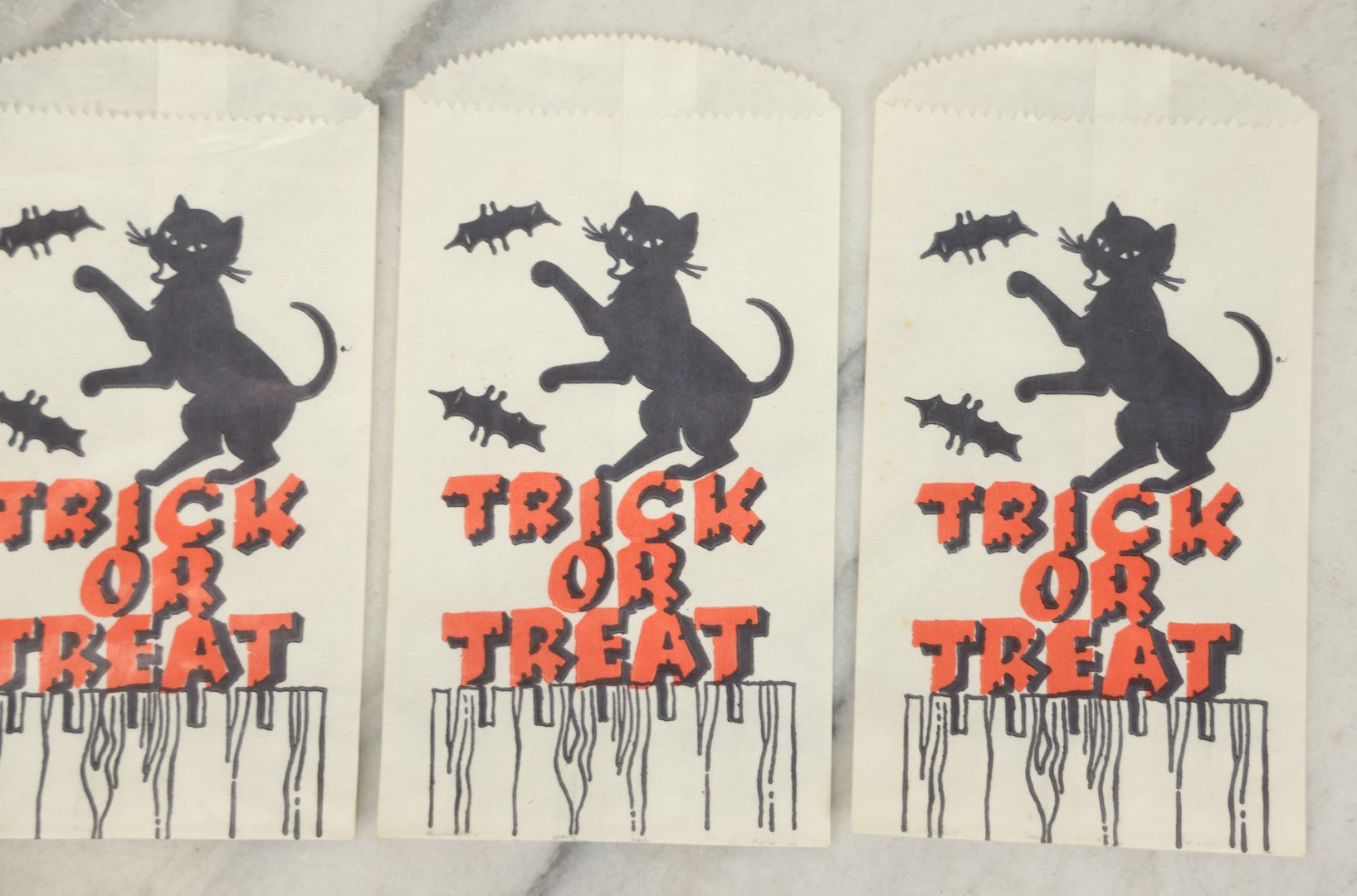Lot 036 - Grouping Of Five N.O.S. New Old Stock Vintage Halloween Trick-Or-Treat Bags With Black Cat On Fence And Bats Design