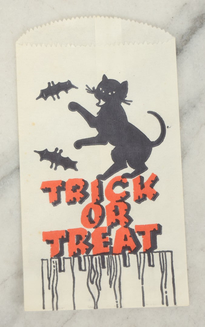 Lot 036 - Grouping Of Five N.O.S. New Old Stock Vintage Halloween Trick-Or-Treat Bags With Black Cat On Fence And Bats Design