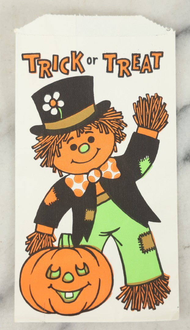 Lot 038 - Grouping Of 15+ N.O.S. New Old Stock Vintage Halloween Trick-Or-Treat Bags With Smiling Scarecrow And Jack O'Lantern, Fun World, Glen Cove Ny, Item No. 9434, Made In U.S.A.